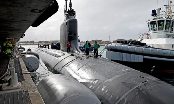 Virginia-class fast-attack submarine USS Hawaii (SSN 776) arrives alongside Fleet Base West, HMAS Stirling, Western Australia.